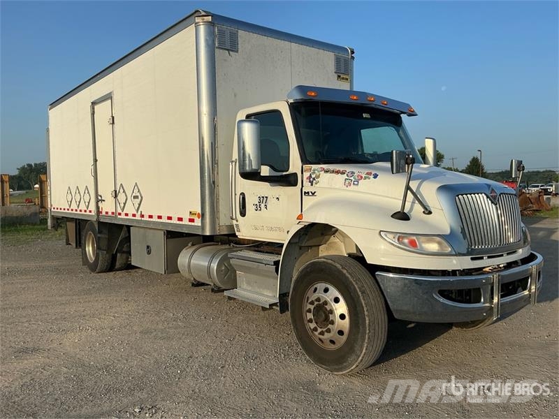 International MV607 SBA 4x2 Van Truck Skapbiler