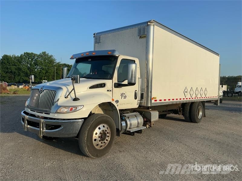 International MV607 SBA 4x2 Van Truck Skapbiler