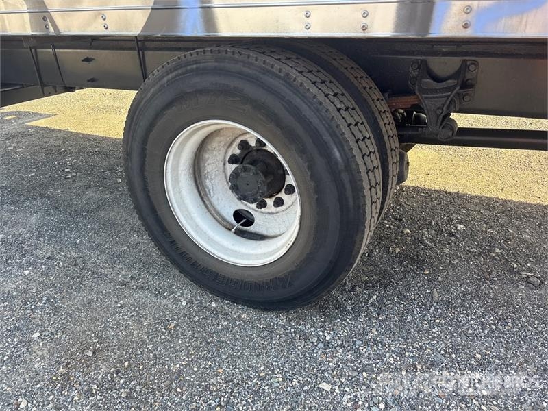 International MV607 Van Truck شاحنات ذات هيكل صندوقي
