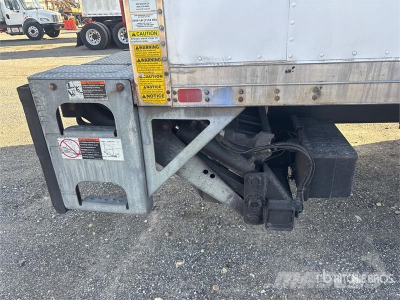 International MV607 Van Truck شاحنات ذات هيكل صندوقي