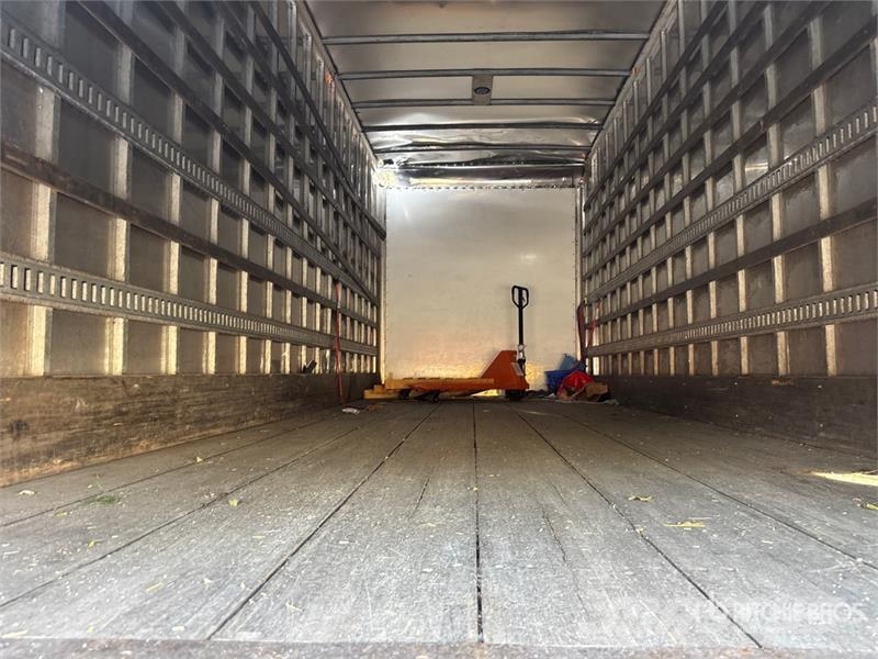 International MV607 Van Truck شاحنات ذات هيكل صندوقي