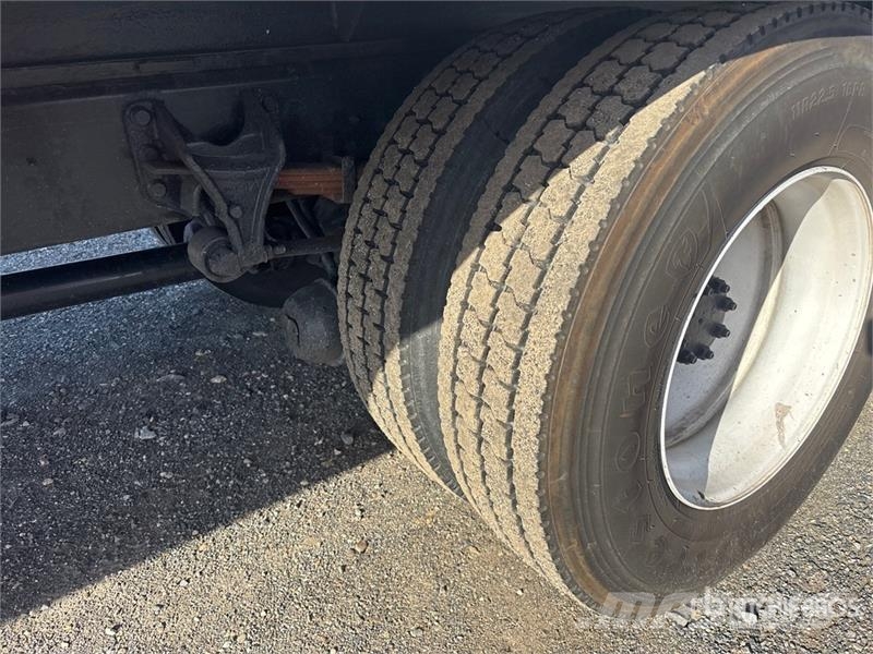 International MV607 Van Truck شاحنات ذات هيكل صندوقي