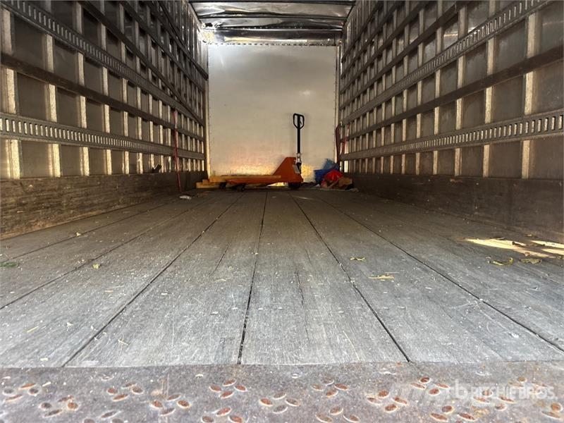 International MV607 Van Truck شاحنات ذات هيكل صندوقي
