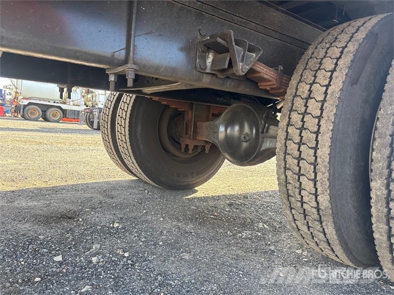 International MV607 Van Truck شاحنات ذات هيكل صندوقي