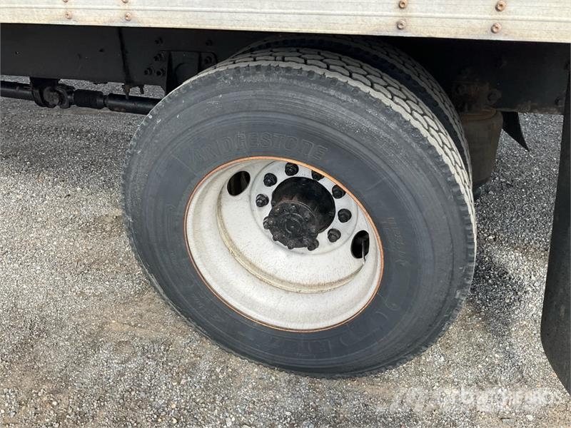International MV607 Van Truck Tovornjaki zabojniki