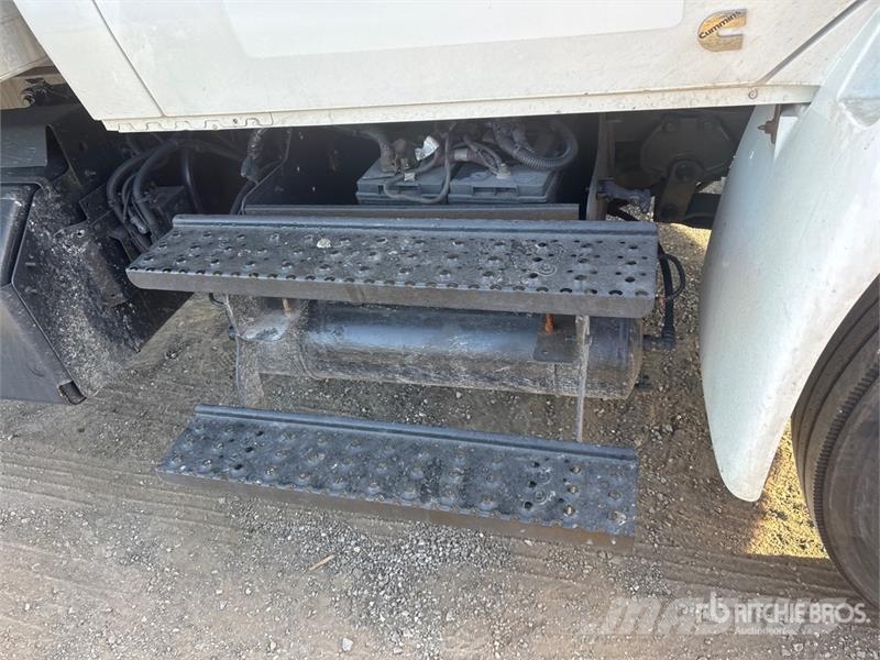 International MV607 Van Truck شاحنات ذات هيكل صندوقي