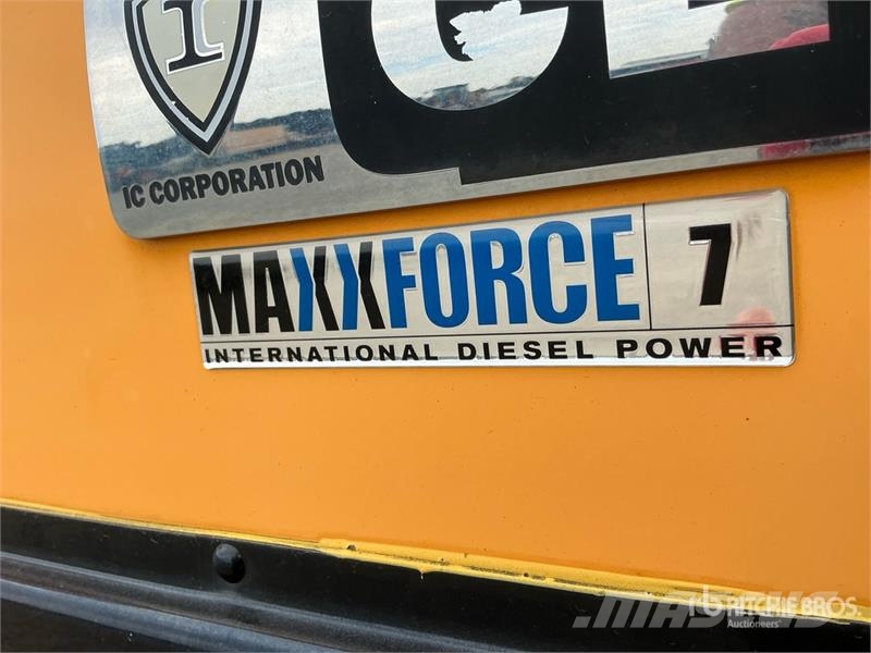 International PB105 4x2 48-Seat School Bus Minibusse