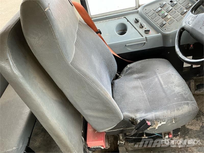 International PB105 4x2 48-Seat School Bus Minibusse