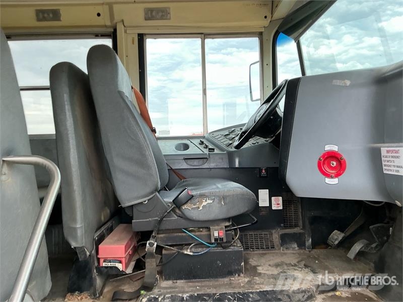 International PB105 4x2 48-Seat School Bus Minibusse