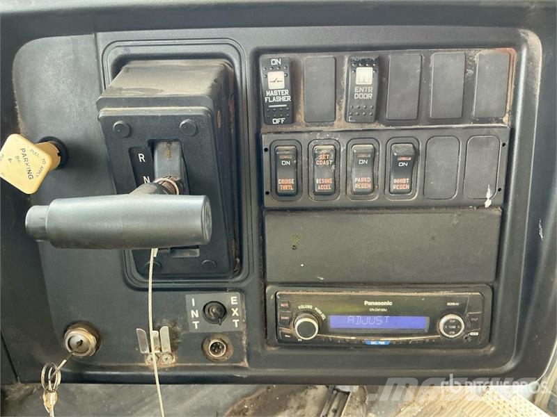 International PB105 4x2 48-Seat School Bus Minibusse