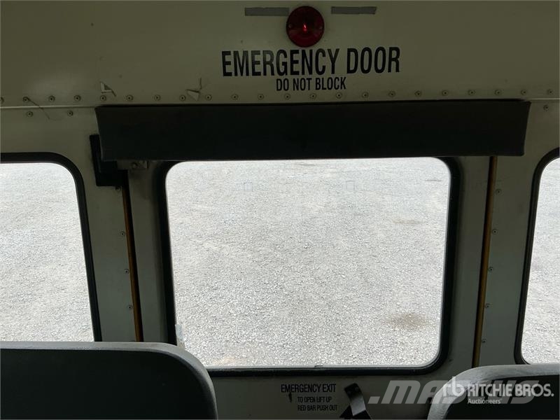 International PB105 4x2 48-Seat School Bus Minibusse