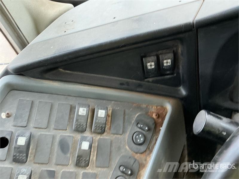 International PB105 4x2 48-Seat School Bus Minibusse