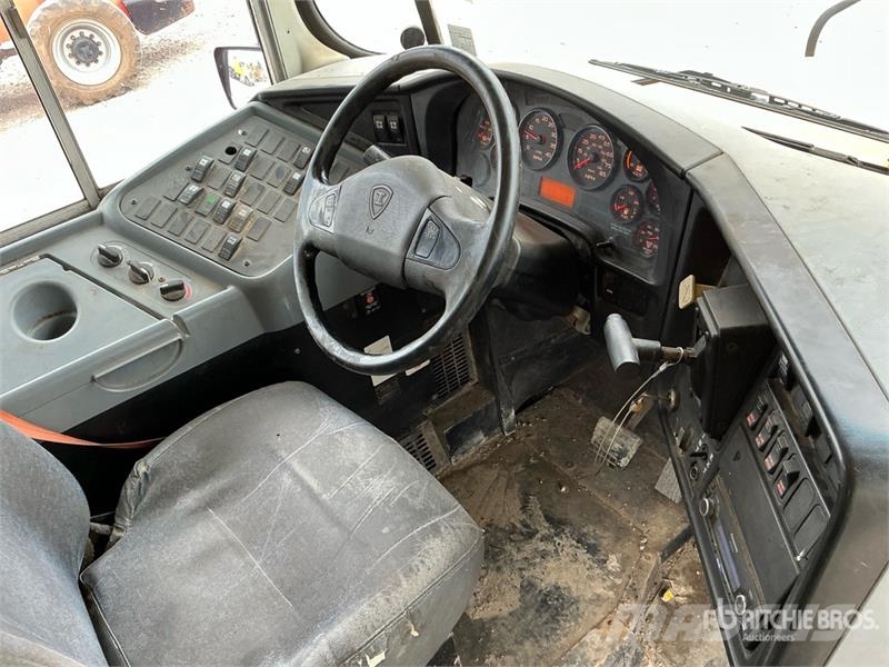 International PB105 4x2 48-Seat School Bus Minibusse