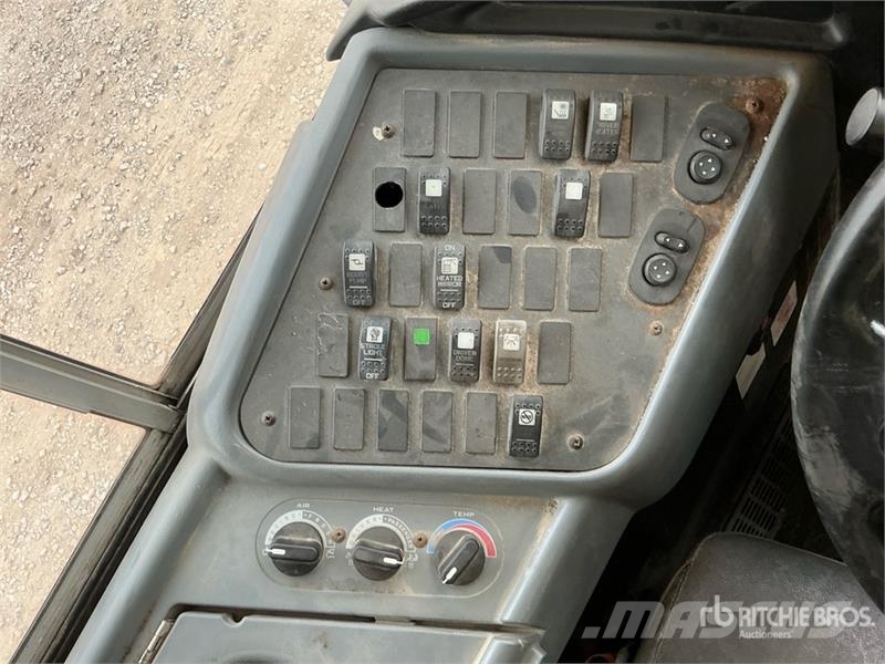 International PB105 4x2 48-Seat School Bus Minibusse