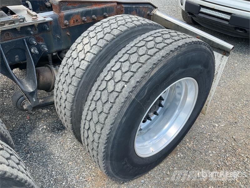 International ProStar+ 122 6x4 T/A Sleeper Truck Tractor Traktorske jedinice