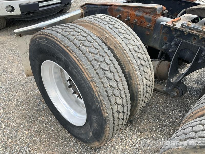 International ProStar+ 122 6x4 T/A Sleeper Truck Tractor Traktorske jedinice