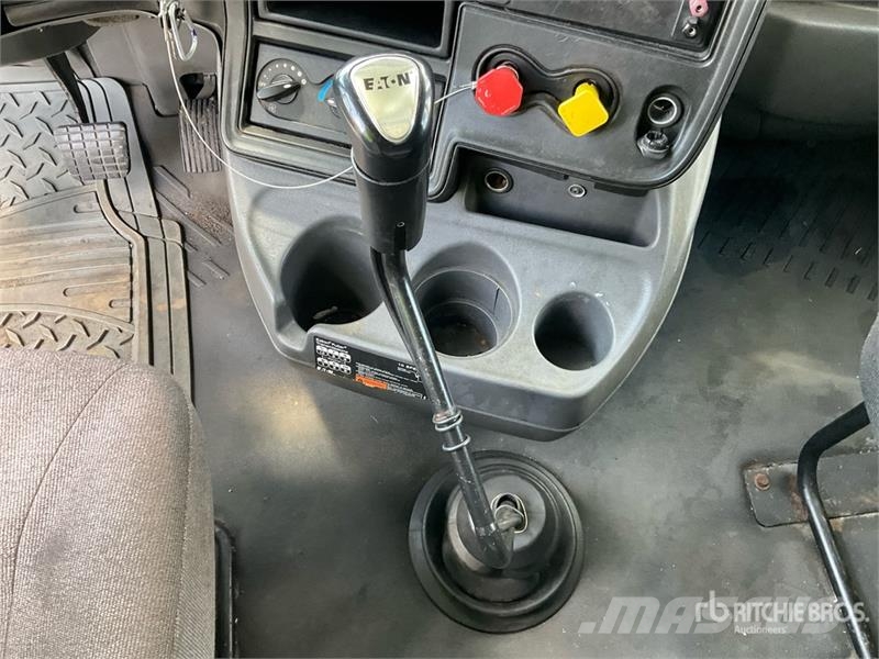 International ProStar+ 122 6x4 T/A Sleeper Truck Tractor Traktorske jedinice