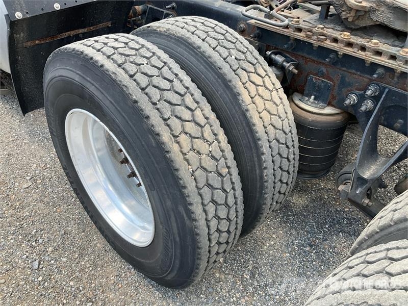International ProStar+ 122 6x4 T/A Sleeper Truck Tractor Traktorske jedinice