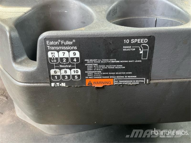 International ProStar+ 122 6x4 T/A Sleeper Truck Tractor Traktorske jedinice