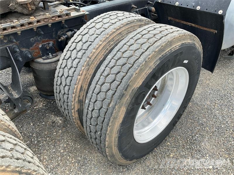 International ProStar+ 122 6x4 T/A Sleeper Truck Tractor Traktorske jedinice