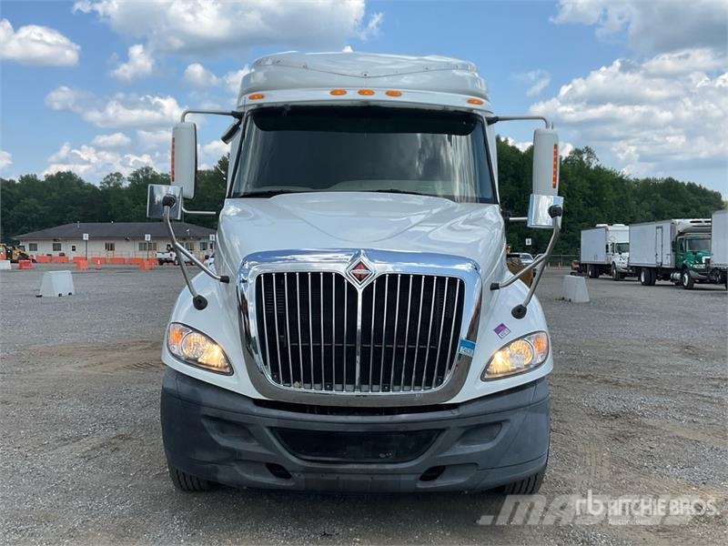 International ProStar+ 122 6x4 T/A Sleeper Truck Tractor Traktorske jedinice