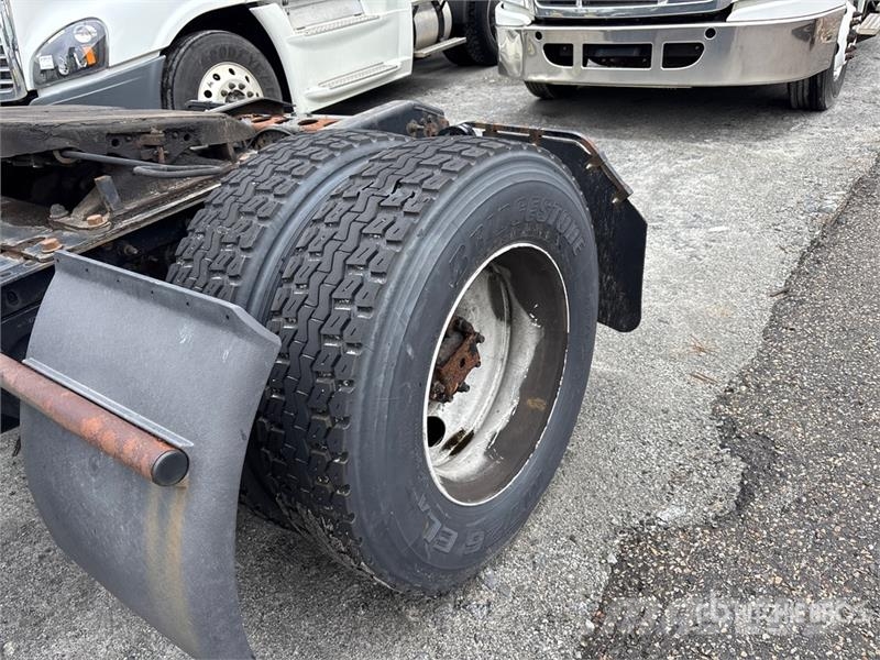 International RH613 4x2 S/A Day Cab Truck Tractor Motrici e Trattori Stradali