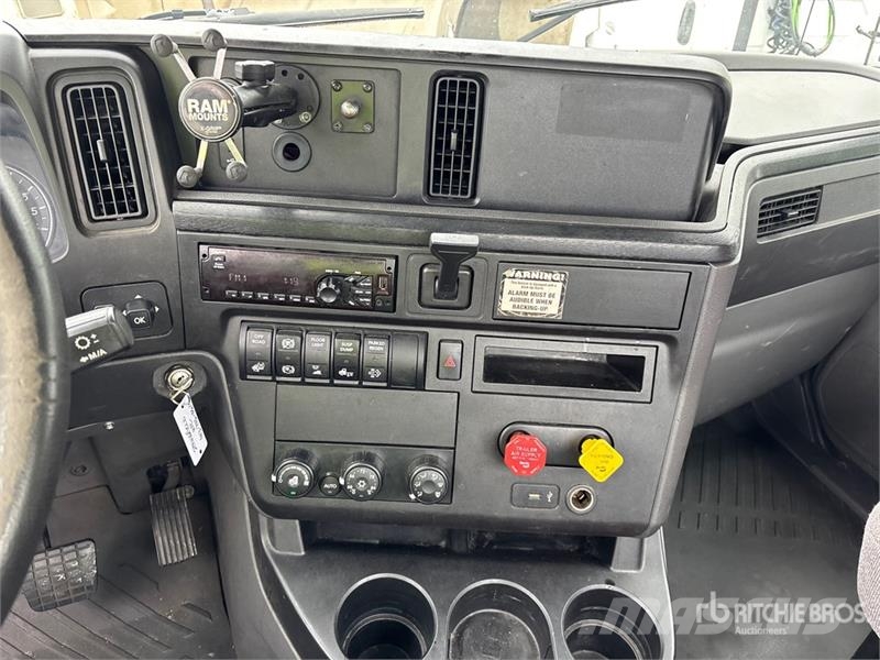 International RH613 4x2 S/A Day Cab Truck Tractor Motrici e Trattori Stradali