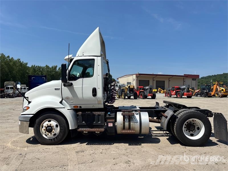 International RH613 4x2 S/A Day Cab Truck Tractor Vlačilci