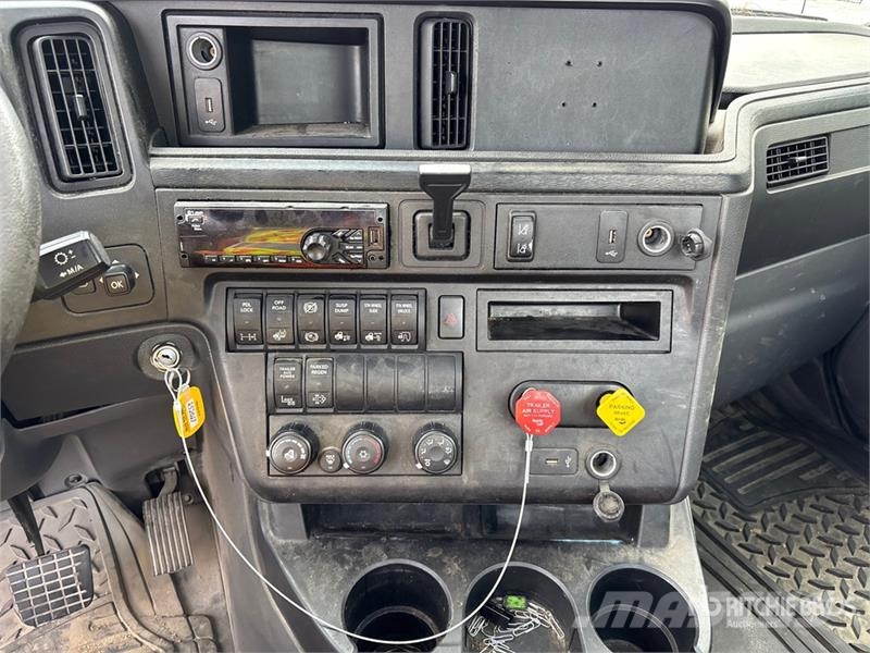 International RH613 6x4 T/A Day Cab Truck Tractor Vlačilci