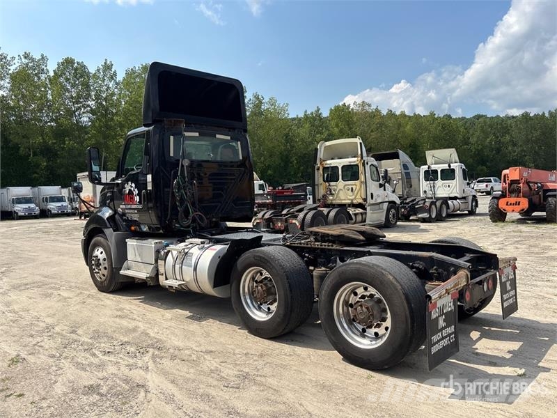 International RH613 6x4 T/A Day Cab Truck Tractor Vlačilci