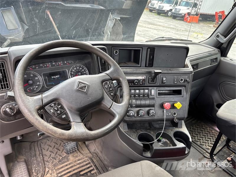 International RH613 6x4 T/A Day Cab Truck Tractor Vlačilci