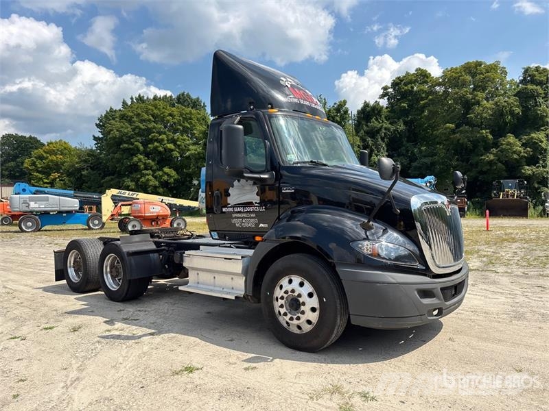 International RH613 6x4 T/A Day Cab Truck Tractor Vlačilci