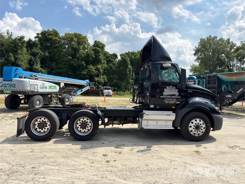 International RH613 6x4 T/A Day Cab Truck Tractor Vlačilci
