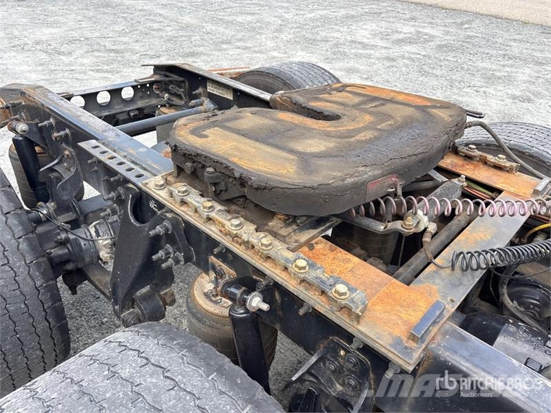 International RH613 6x4 T/A Day Cab Truck Tractor Vlačilci
