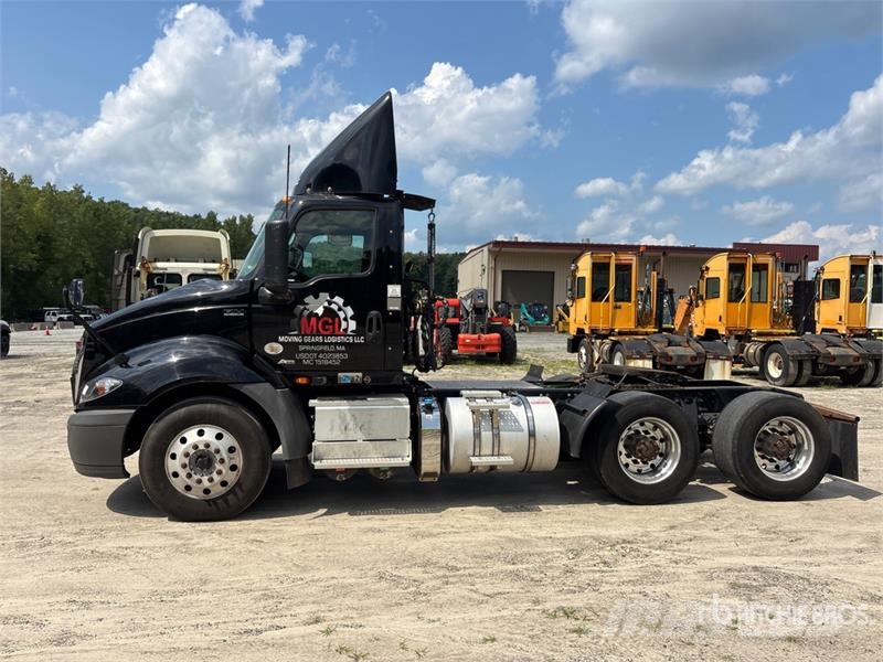 International RH613 6x4 T/A Day Cab Truck Tractor Vlačilci