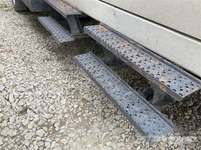 International Terrastar 4x4 Crew Cab Flatbed Truck Camioane platforma/prelata