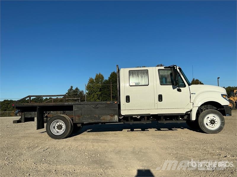 International TerraStar 4x4 Crew Cab Flatbed Truck Platte bakwagens