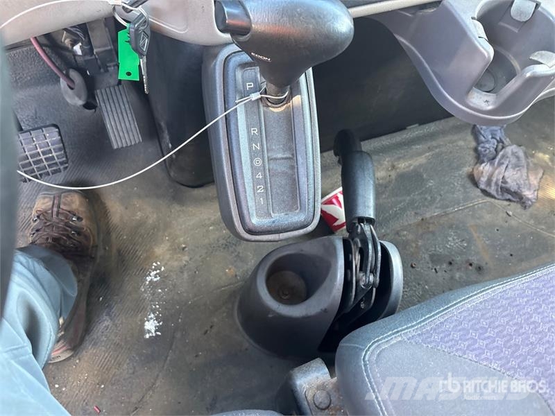 International TerraStar 4x2 Utility Truck 皮卡.傳統半斗卡車/側卸板