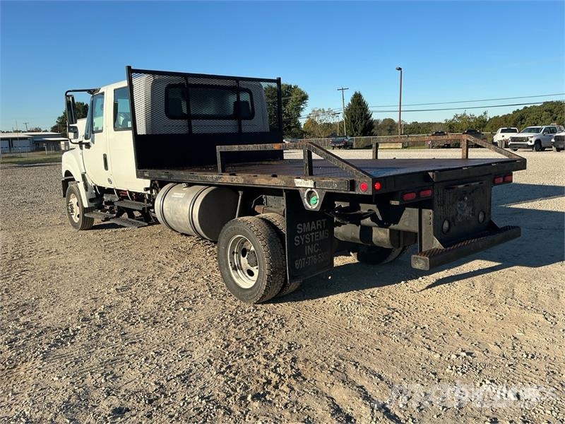 International TerraStar 4x4 Crew Cab Flatbed Truck Platte bakwagens