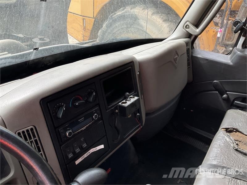International Terrastar 4x4 Crew Cab Flatbed Truck Camioane platforma/prelata
