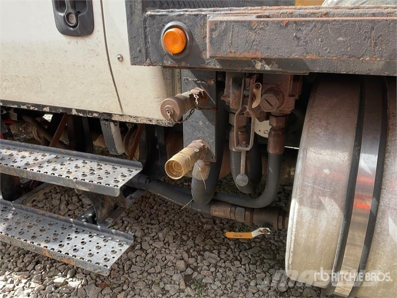International Terrastar 4x4 Crew Cab Flatbed Truck Camioane platforma/prelata