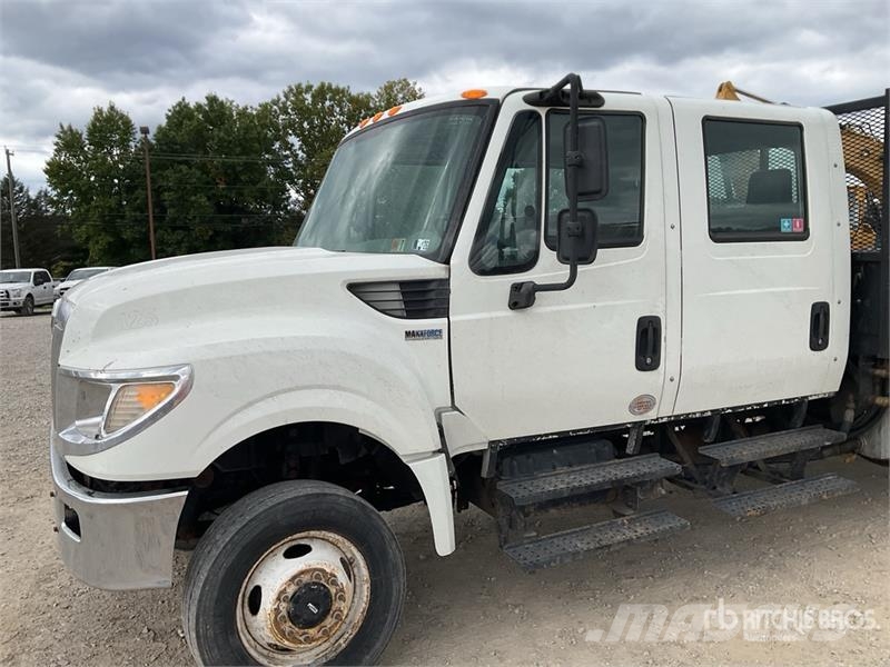International Terrastar 4x4 Crew Cab Flatbed Truck Camioane platforma/prelata