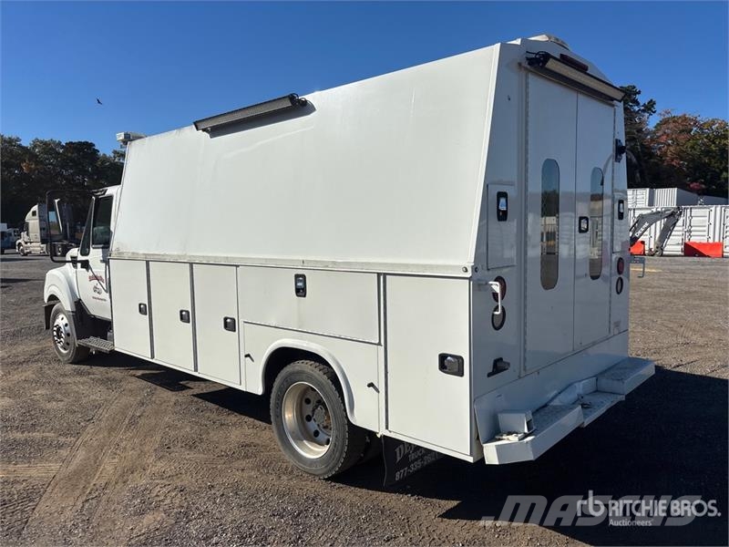 International TerraStar 4x2 Utility Truck 皮卡.傳統半斗卡車/側卸板