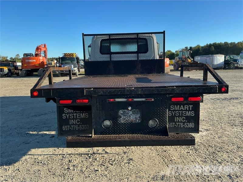 International TerraStar 4x4 Crew Cab Flatbed Truck Platte bakwagens