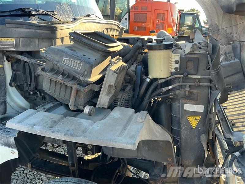 International TerraStar 4x4 Crew Cab Flatbed Truck Platte bakwagens