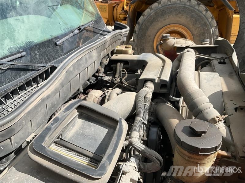 International Terrastar 4x4 Crew Cab Flatbed Truck Camioane platforma/prelata