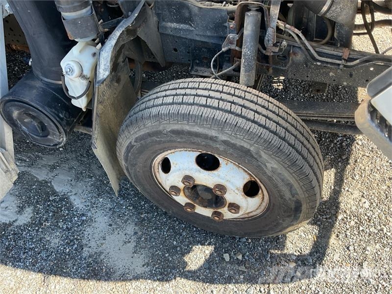 Isuzu NPR Kamioni sa otvorenim sandukom