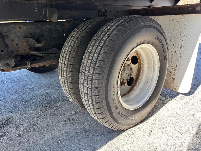 Isuzu NPR Tippbilar