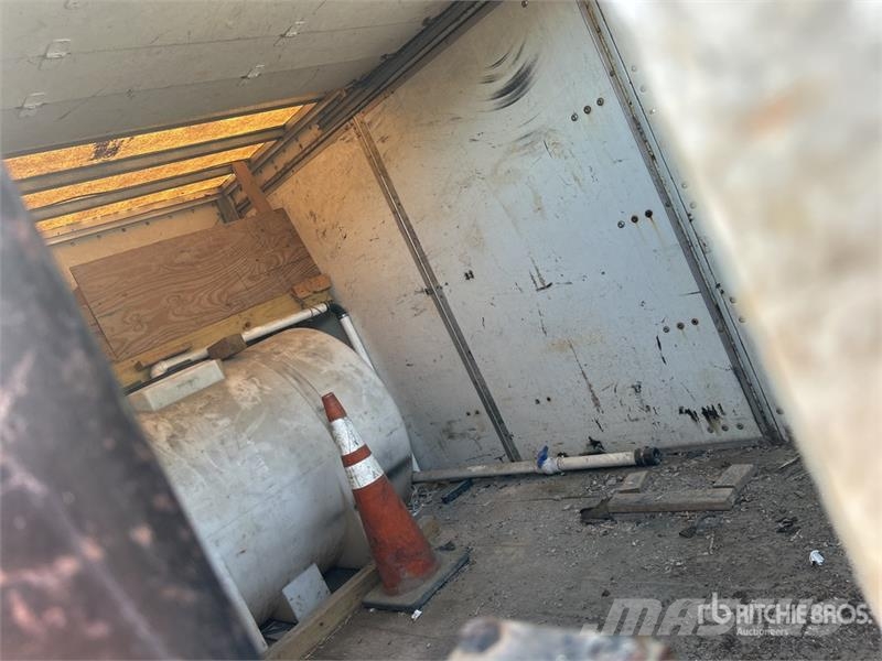 Isuzu NPR Bakwagens met gesloten opbouw