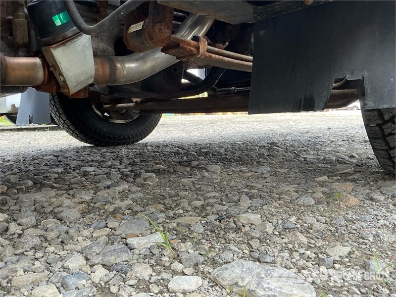 Isuzu NPR Camiones caja cerrada